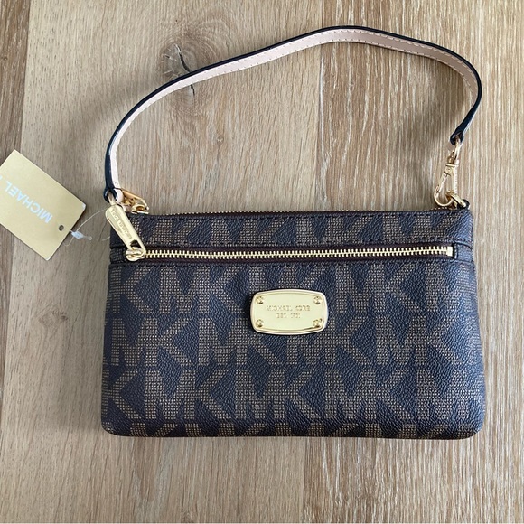 MICHAEL Michael Kors Handbags - LAST CHANCE❗️Michael Kors Large Wristlet NWT